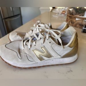 NEW BALANCE 520 CALAB WITH J.CREW GOLD SNEAKERS women’s size 9 good condition